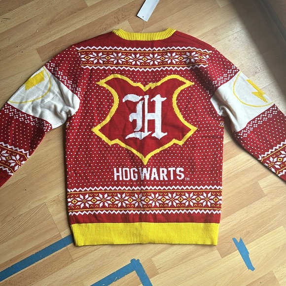 Wizard of world of Harry Potter Hogwarts Cardigan NWT MEDIUM - Picture 5 of 5